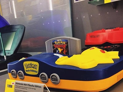 Экспозиция в Software & Computer Museum в Харькове рассказывает об истории компьютеров и программного обеспечения. Ретро-ПК, консоли, гаджеты и робот Jibo.