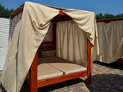 бунгало у бассейна в загородном комплексе «Zanzibar.Rivne» в селе Корчин Ровенской области