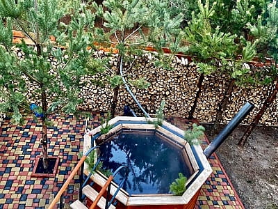 Чан на дровах в загородном комплексе Zanzibar.Rivne в селе Корчин Ровенской области