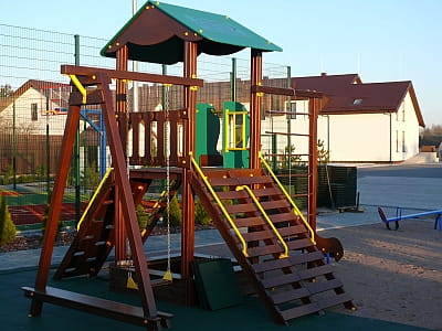 детская площадка в загородном развлекательно-рекреационном комплексе Boremel Hills в селе Боремель Ровенской области, недалеко от Хринницкого водохранилища.