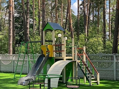 детская площадка в загородном комплексе «Дача» в селе Сокирна Черкасской области