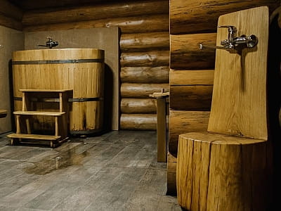 банный коттедж в ресторанно-рекреационном комплексе «Gosti», расположенном среди соснового леса примерно в 10 км от Луцка, в селе Брище, вдоль трассы Луцк — Ковель