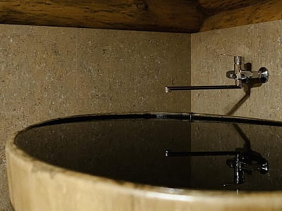 банный коттедж в ресторанно-рекреационном комплексе «Gosti», расположенном среди соснового леса примерно в 10 км от Луцка, в селе Брище, вдоль трассы Луцк — Ковель