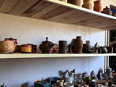 занятия по лепке из натуральной глины в туристическо-рекреационном комплексе «Липовая Долина» в селе Милошевичи недалеко от Львова