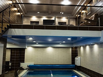 крытый бассейн SPA-зоны в гостинично-ресторанном комплексе Maximus на улице Электроаппаратная в Луцке
