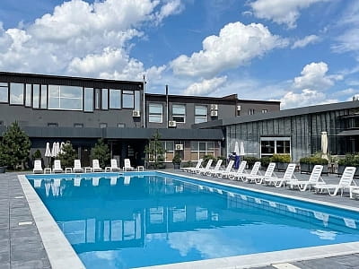 «Maximus» в Луцке — отель с летним бассейном, рестораном, SPA-зонами, тренажерным залом и караоке. Отдых, оздоровление и празднование событий.