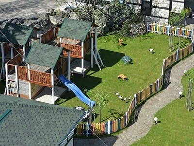 детская площадка в центре досуга «Панорама» на окраине Кременца