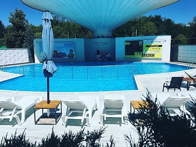 летний открытый бассейн в комплексе семейного отдыха «Rotonda Lutsk» в Центральном парке культуры и отдыха имени Леси Украинки в Луцке