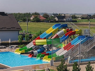 Бассейн с горками в загородном комплексе «София» в селе Великая Омеляна недалеко от Ровно