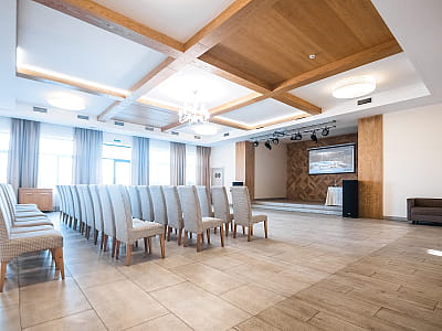 конференц-зал в загородном комплексе «София» в селе Великая Омеляна недалеко от Ровно