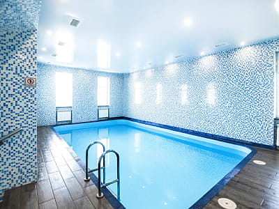 Бассейн SPA-комплекса в загородном комплексе «София» в селе Великая Омеляна недалеко от Ровно