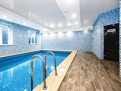 Бассейн SPA-комплекса в загородном комплексе «София» в селе Великая Омеляна недалеко от Ровно