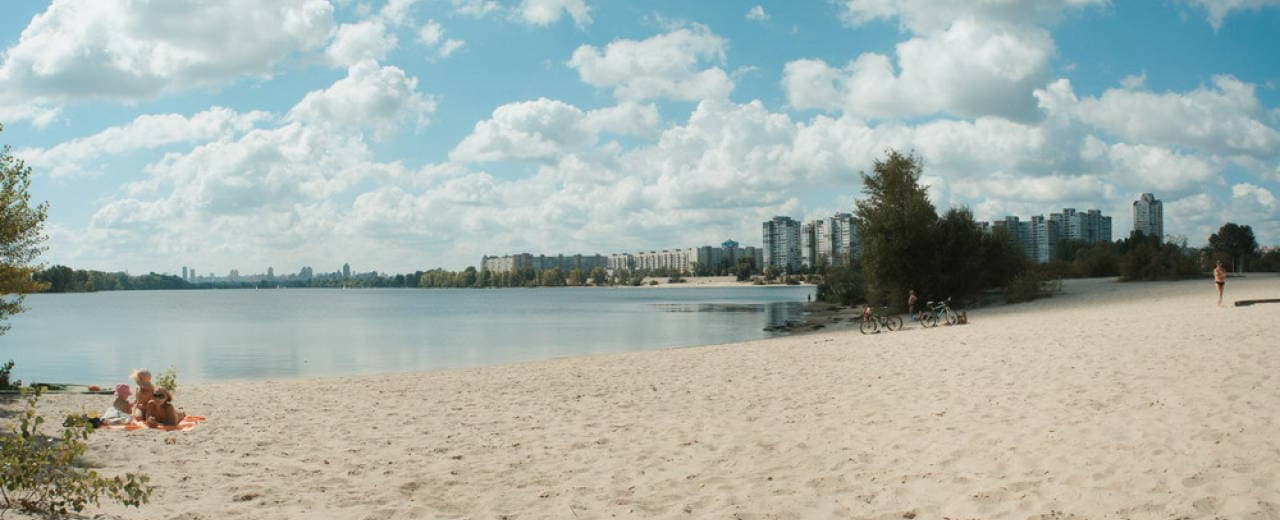 отдых на пляже пляже Центральный в Киеве