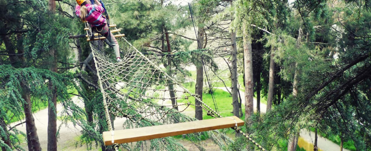 полазить на веревках в Киеве в парке Маугли