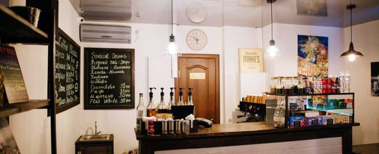 Заведение «Steamfeel Coffee Shop» расположено в достаточно молодом и оживленном районе столицы, Позняках. Имеет приятный современный интерьер, небольшой, но довольно уютный зал. Предлагается интересное меню популярных кофейных напитков.
