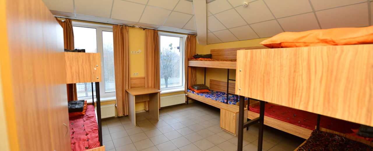 Комната на восемь человек в хостеле «А2» на улице Стеценка в Киеве
