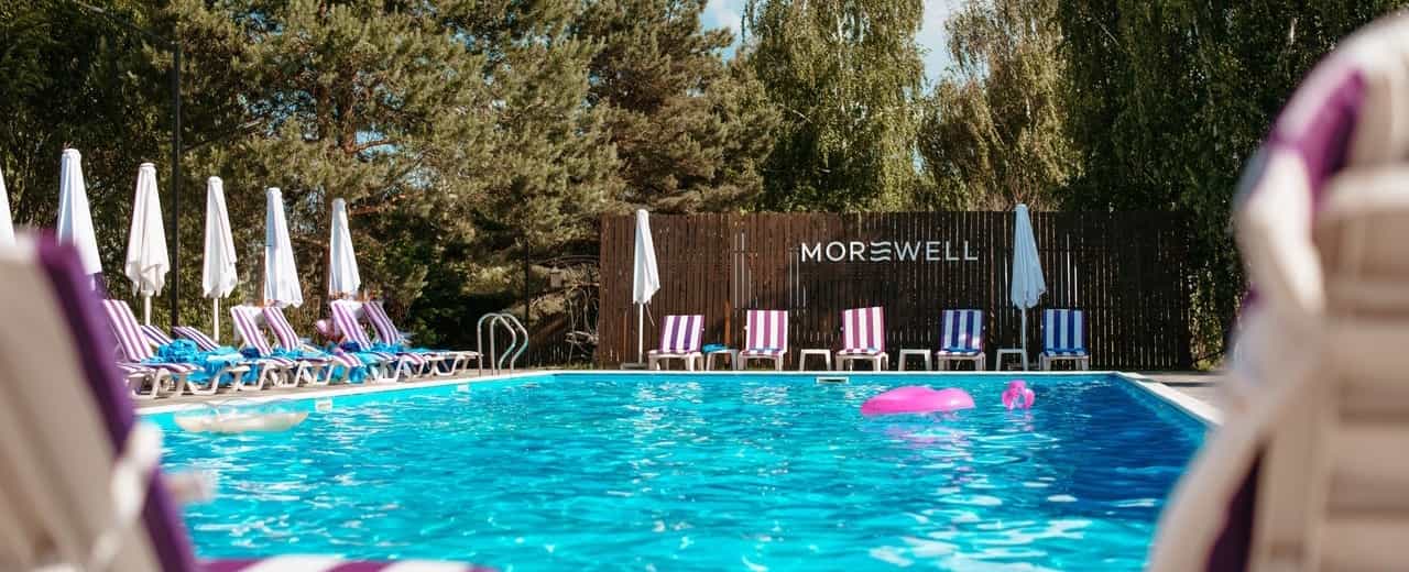 Безупречный отдых под Киевом с бассейном в комплексе Morewell обеспечен. 