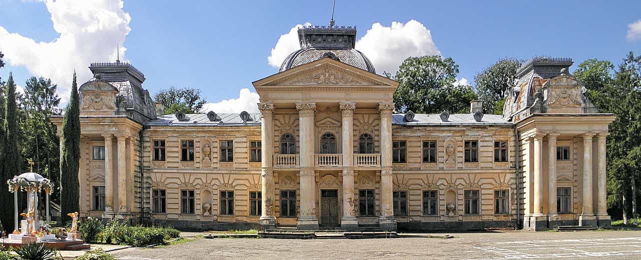 Дворец графа Бадени в поселке Коропец Тернопольской области