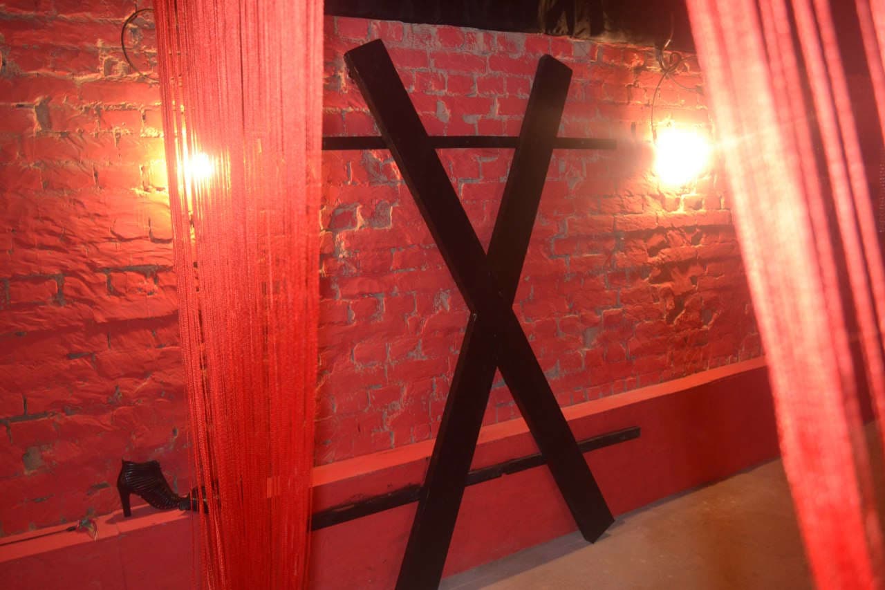 Красная комната из 50 оттенков серого фото