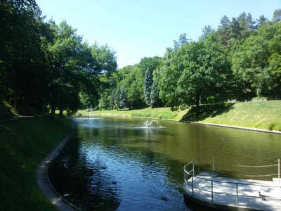 Озеро в межигорье бывшей резиденции януковича