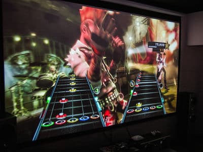 Играй в Guitar Hero в LOFT Game Space.