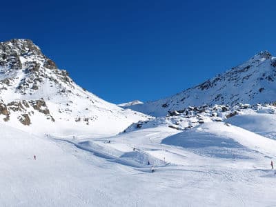 альпийский зимний курорт Ишгль на границе Австрии и Швейцарии.