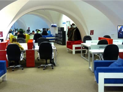 рабочие места в «iHUB Kyiv» - центре инноваций и предпринимательства.