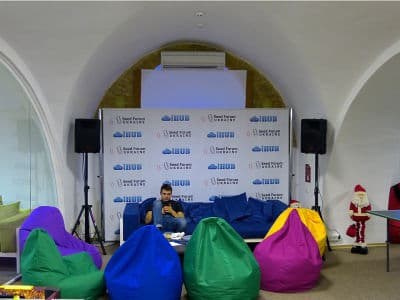 зона отдыха в коворкинг центре iHub в Киеве