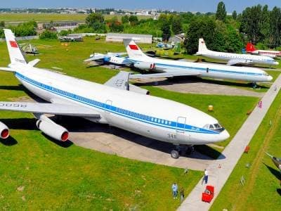 Огромный музей авиатехники возле аэропорта "Киев"
