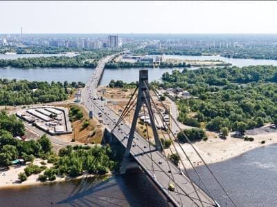 московский мост возле пляжа