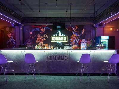 Gotham-bar-barnaya-stoyka