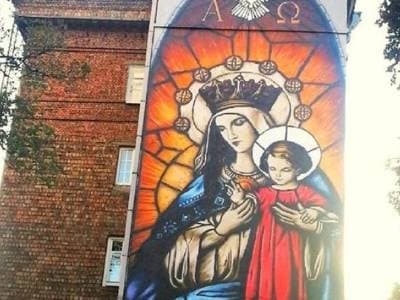 Мурал Богородица может лицезреть любой желающий в Святошенском районе