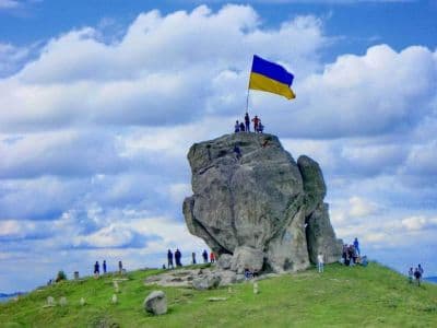 Места силы в Украине можно исследовать бесконечно. Очередное из них - Чертов камень или Камень Великан.