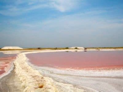 Розовые озёра - целебные соленые водоемы в Херсонской области.