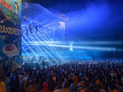 Zaxidfest - это ежегодный фестиваль с особой атмосферой, где представляются разные музыкальные жанры от украинских и зарубежных исполнителей.