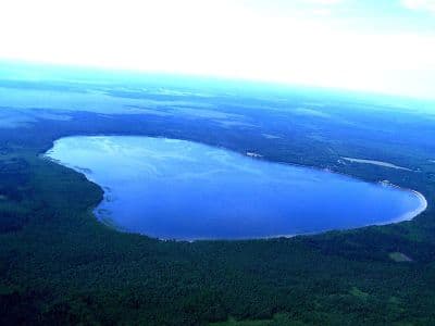 Белое озеро образовалось в бассейне реки Стыр.