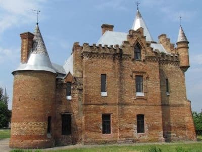  Усадьба Попова в Васильевке - уникальный образец украинской замковой архитектуры, который хорошо сохранился до наших времен. 