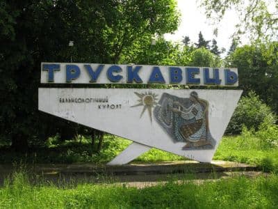 Трускавец - знаменитый украинский курортный городок во Львовской области. Стал известен благодаря своим минеральным водам, санаториям и хорошему климату.