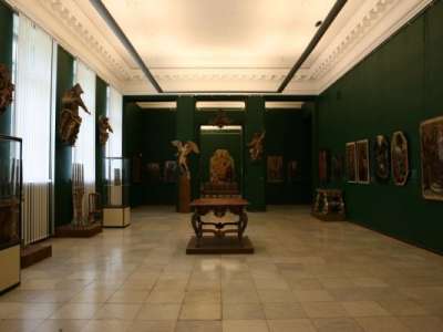 Художественный музей в Киеве начал свою работу в 1899 году. Тогда он назывался в честь императора Николая Александровича, и даже считался научным