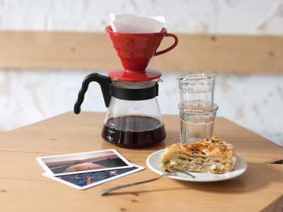  Новая, удивительная и «живая» кофейня One Little Coffee Shop способна подарить Вам положительные эмоции, тепло и порадует приятными напитками, в том числе и альтернативными видами.