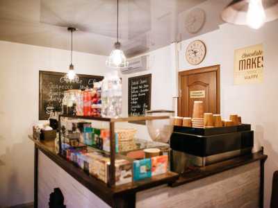 Кофейня Steamfeel Coffee Shop подарит Вам сумасшедшие идеи для свидания, которые получится реализовать в лучшем виде. Особой популярностью заведение пользуется у местных жителей, людей, работающих в непосредственной от него близости. В холодное время года