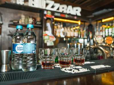 Алкогольные напитки в лаундж баре BUZZ bar в Киеве