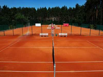 Теннисные корты в загородном комплексе «Grand Admiral Resort & SPA»