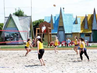 Волейбольное поле в загородном комплексе Edem beach club возле Киева
