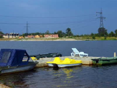 Прокат лодок в загородном комплексе «Sobi Club» возле Вышгорода.