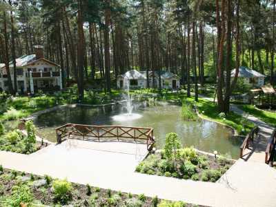 Бассейный комплекс Good Wood находится в Вышгородском районе, селе Новоселки, на улице Плитилы 10.