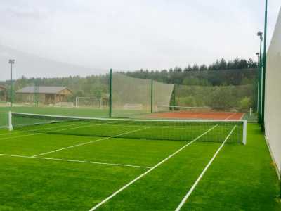 Теннисные корты в загородном комплексе «Бабушкин Сад» возле Киева.