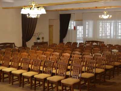 Зал для конференций в загородном комплексе «Lisotel» возле Киева.
