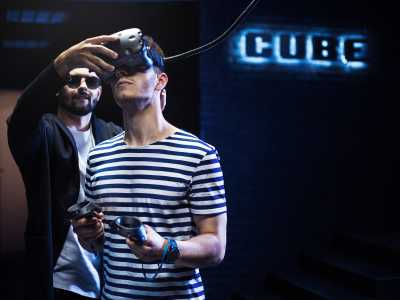 CUBE - это клуб виртуальной реальности, что расположен по адресу: улица Московская, дом 36/1. 