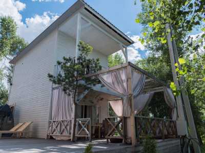 Корпус отеля в загородном комплексе «Relax Villa Poduzska» возле Киева.